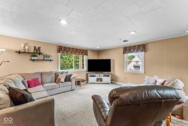 105 W Summit Street, Brownstown, IN 47220