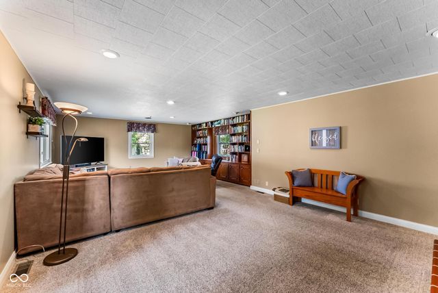 105 W Summit Street, Brownstown, IN 47220
