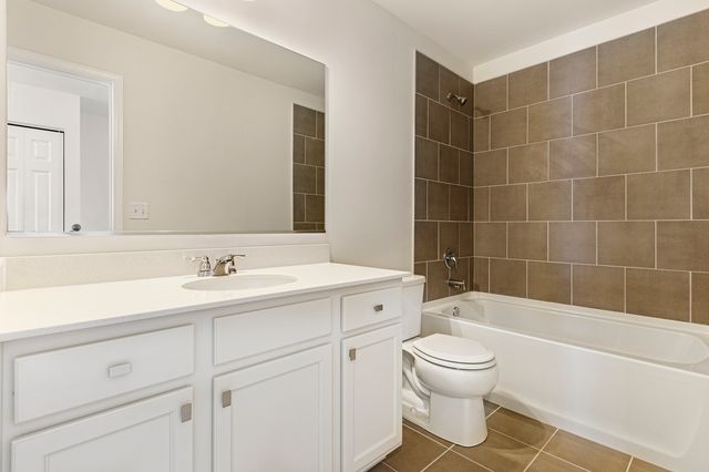 857 Finley Drive, Aurora, IL 60504