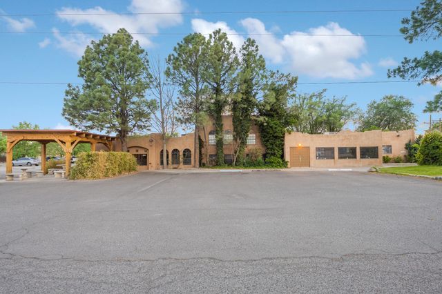 8032 4th Street NW, Los Ranchos, NM 87114