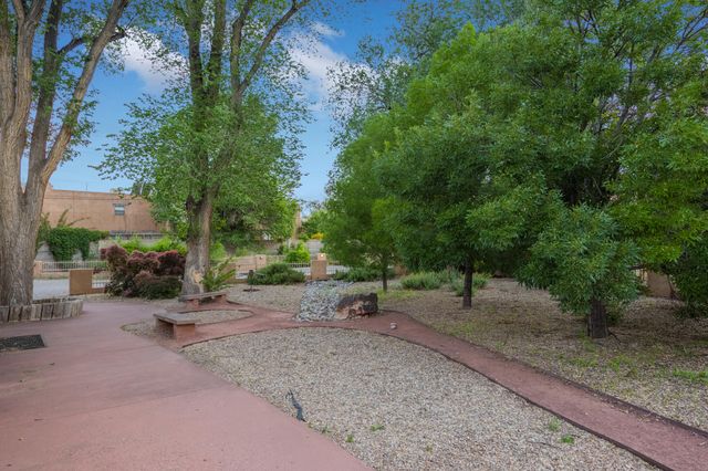 8032 4th Street NW, Los Ranchos, NM 87114