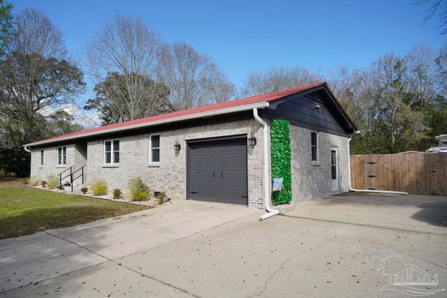 4420 Mundy Ln, Pace, FL 32571