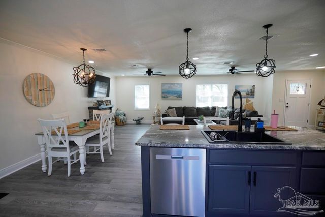 4420 Mundy Ln, Pace, FL 32571