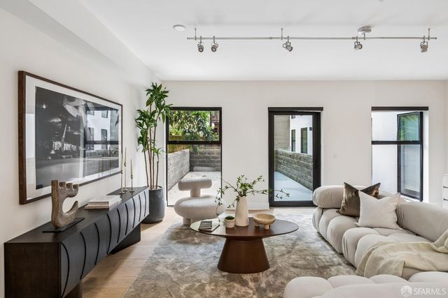 1080 Sutter Street 202, San Francisco, CA 94109