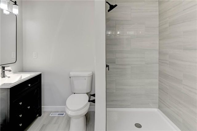 4300 NE Blue Jay Circle, Lee's Summit, MO 64064