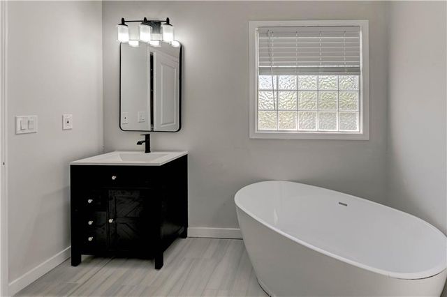 4300 NE Blue Jay Circle, Lee's Summit, MO 64064