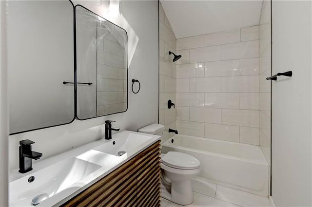 4300 NE Blue Jay Circle, Lee's Summit, MO 64064