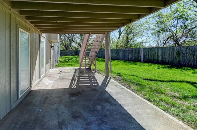 4300 NE Blue Jay Circle, Lee's Summit, MO 64064