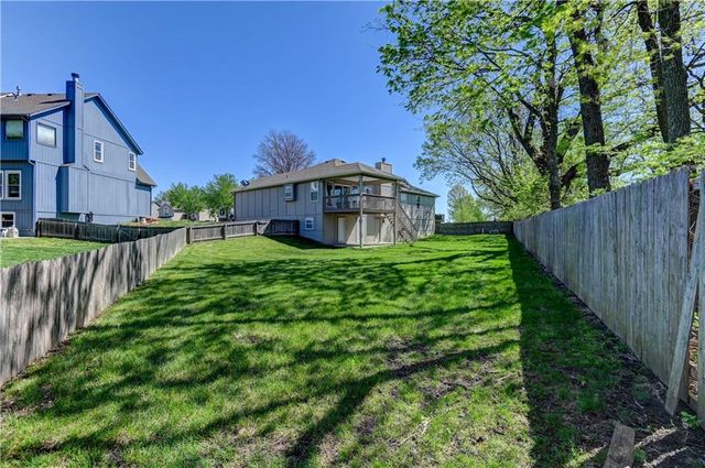 4300 NE Blue Jay Circle, Lee's Summit, MO 64064