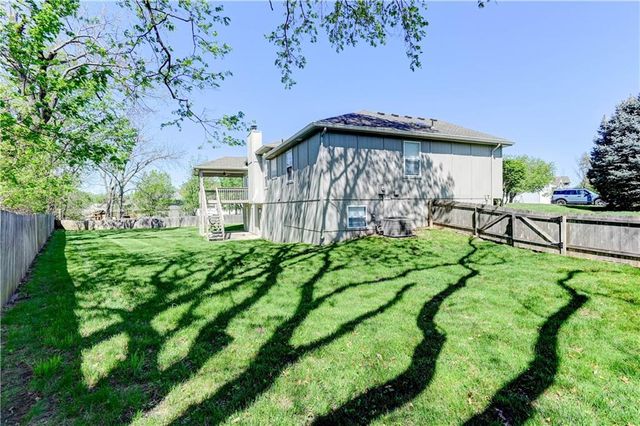 4300 NE Blue Jay Circle, Lee's Summit, MO 64064