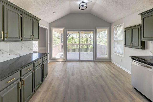 4300 NE Blue Jay Circle, Lee's Summit, MO 64064