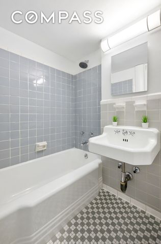 3551 85th St Apt 4K, New York City, NY 11372