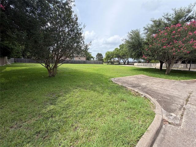 9002 Cliffwood Drive, Houston, TX 77096