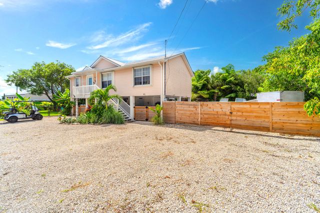 40 Munson Avenue, Ramrod Key, FL 33042