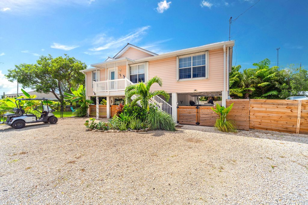40 Munson Avenue, Ramrod Key, FL 33042