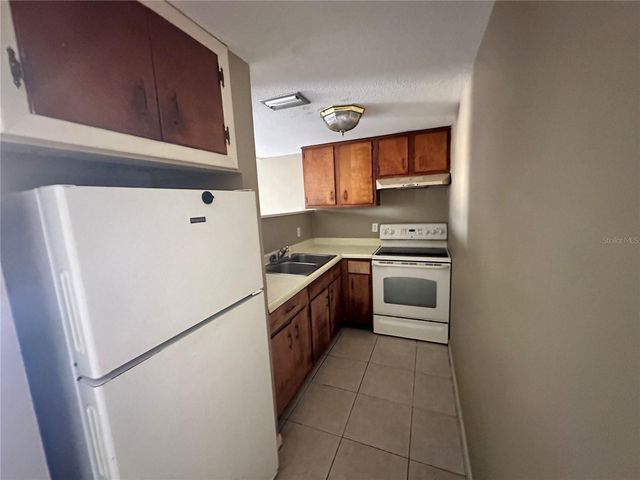 2212 E SILVER SPRINGS BOULEVARD 13, Ocala, FL 34470