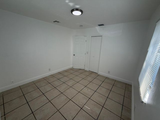 1021 Henrietta Avenue, West Palm Beach, FL 33401