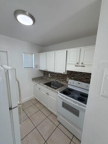 1021 Henrietta Avenue, West Palm Beach, FL 33401