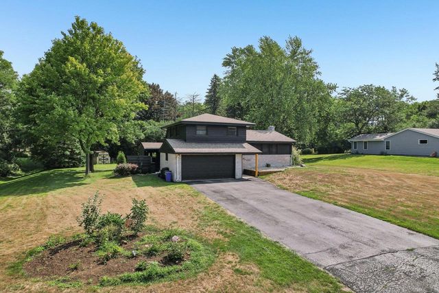 450 Rip Van Winkle DRIVE, Waukesha, WI 53186