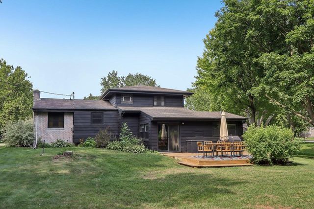 450 Rip Van Winkle DRIVE, Waukesha, WI 53186