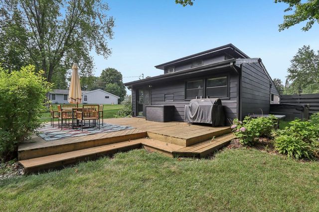 450 Rip Van Winkle DRIVE, Waukesha, WI 53186