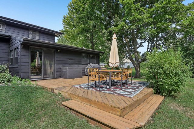 450 Rip Van Winkle DRIVE, Waukesha, WI 53186