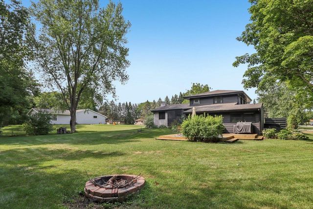 450 Rip Van Winkle DRIVE, Waukesha, WI 53186