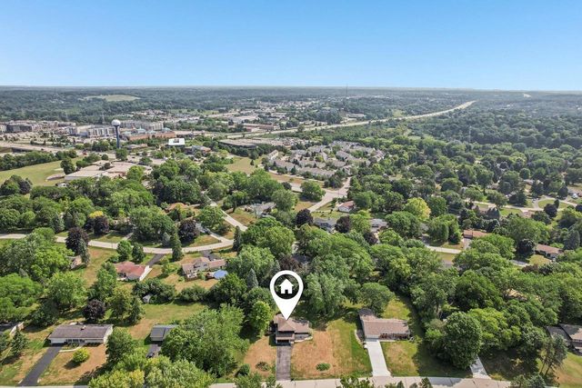450 Rip Van Winkle DRIVE, Waukesha, WI 53186