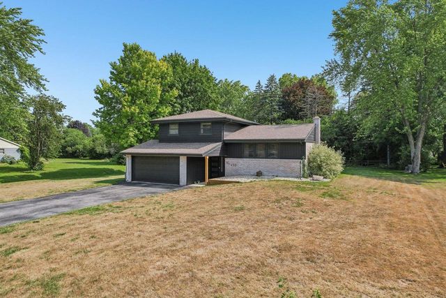 450 Rip Van Winkle DRIVE, Waukesha, WI 53186