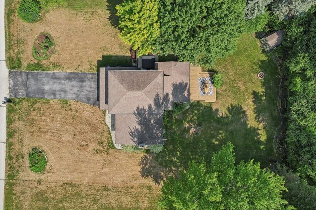 450 Rip Van Winkle DRIVE, Waukesha, WI 53186