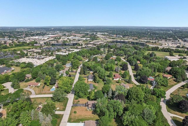 450 Rip Van Winkle DRIVE, Waukesha, WI 53186