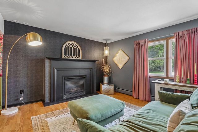 450 Rip Van Winkle DRIVE, Waukesha, WI 53186