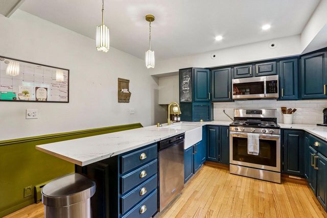 450 Rip Van Winkle DRIVE, Waukesha, WI 53186