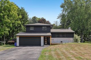 450 Rip Van Winkle DRIVE, Waukesha, WI 53186