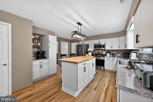 4 PATRIOT LANE, Blackwood, NJ 08012