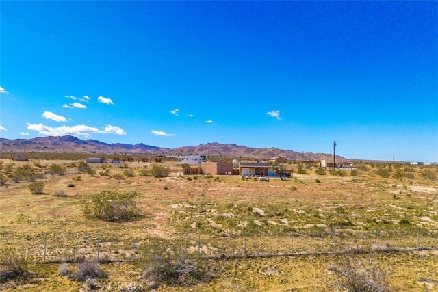 1335 Fortuna Ave, Landers, CA 92285