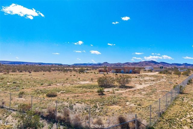 1335 Fortuna Ave, Landers, CA 92285