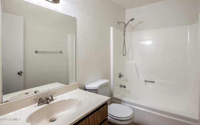 3107 W HARMONT Drive, Phoenix, AZ 85051