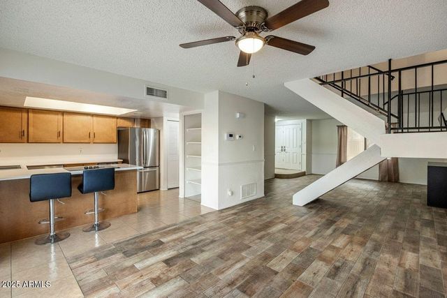 3107 W HARMONT Drive, Phoenix, AZ 85051