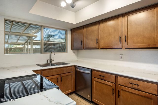 3107 W HARMONT Drive, Phoenix, AZ 85051