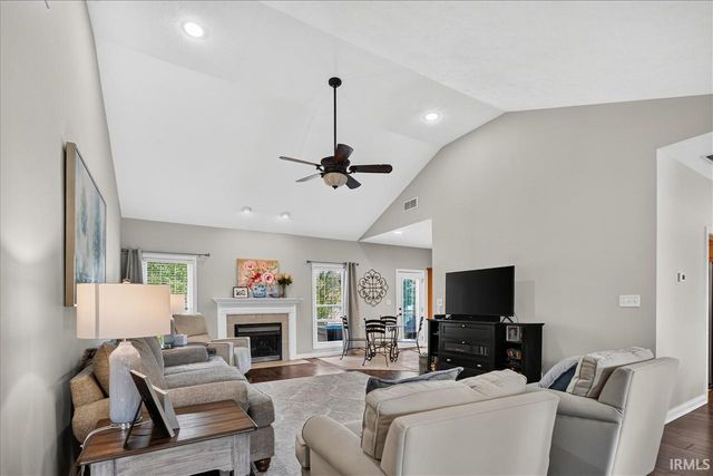 6041 Delk Drive, Evansville, IN 47711