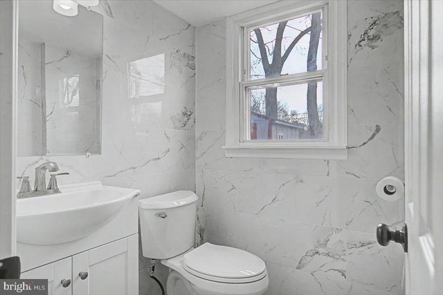 2209 RIVIERA LN, Wilmington, DE 19810