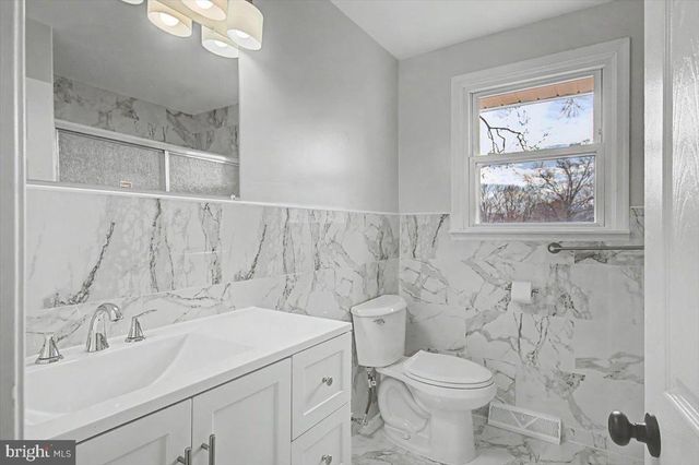 2209 RIVIERA LN, Wilmington, DE 19810