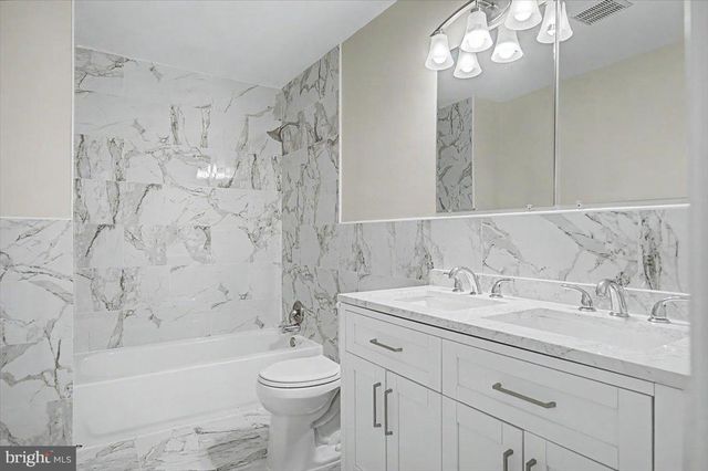 2209 RIVIERA LN, Wilmington, DE 19810