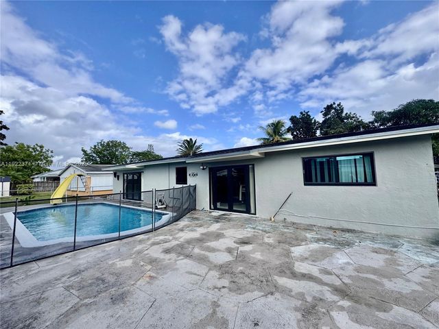 19720 SW 118th Pl, Miami, FL 33177