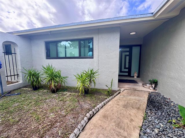 19720 SW 118th Pl, Miami, FL 33177