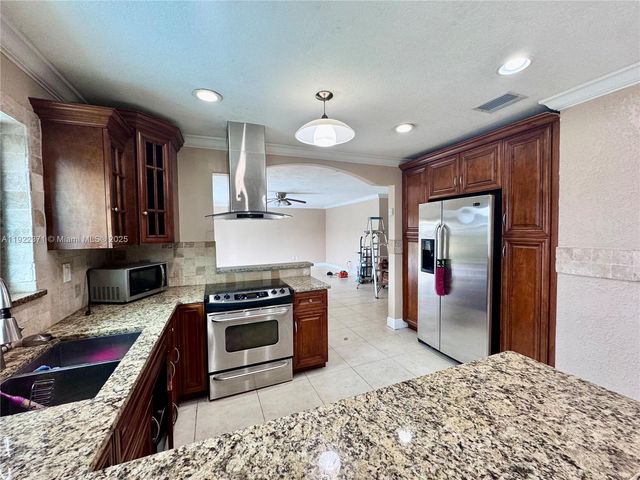 19720 SW 118th Pl, Miami, FL 33177