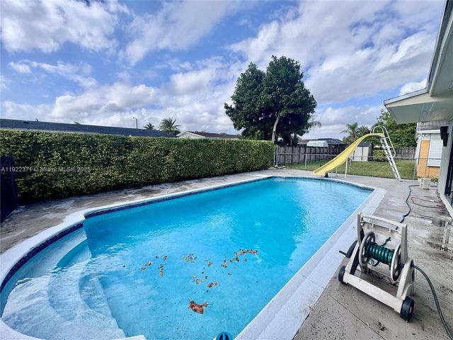 19720 SW 118th Pl, Miami, FL 33177