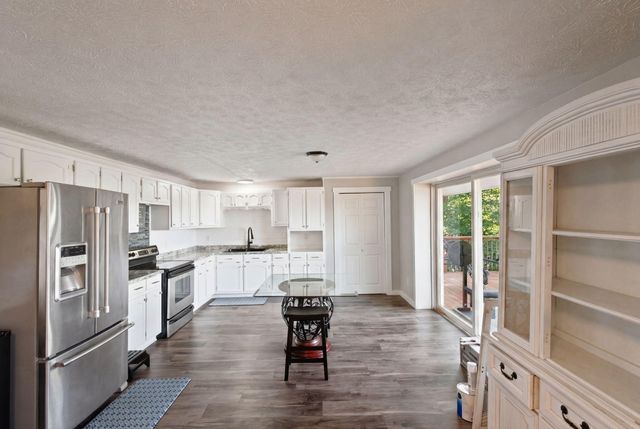 200 Lakeview Point Road, Harrodsburg, KY 40330