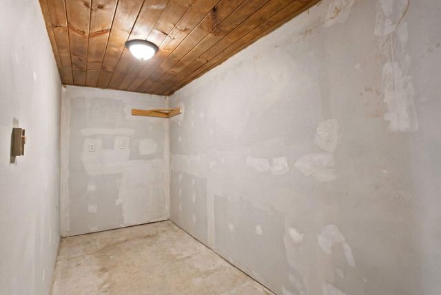 200 Lakeview Point Road, Harrodsburg, KY 40330
